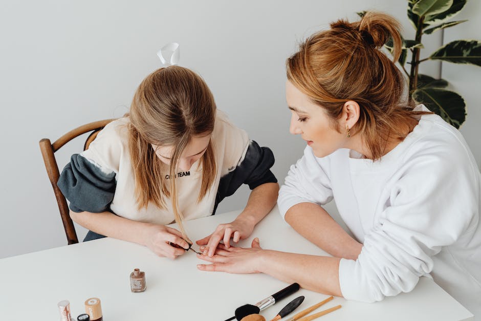 Nagellack aus Stoff entfernen