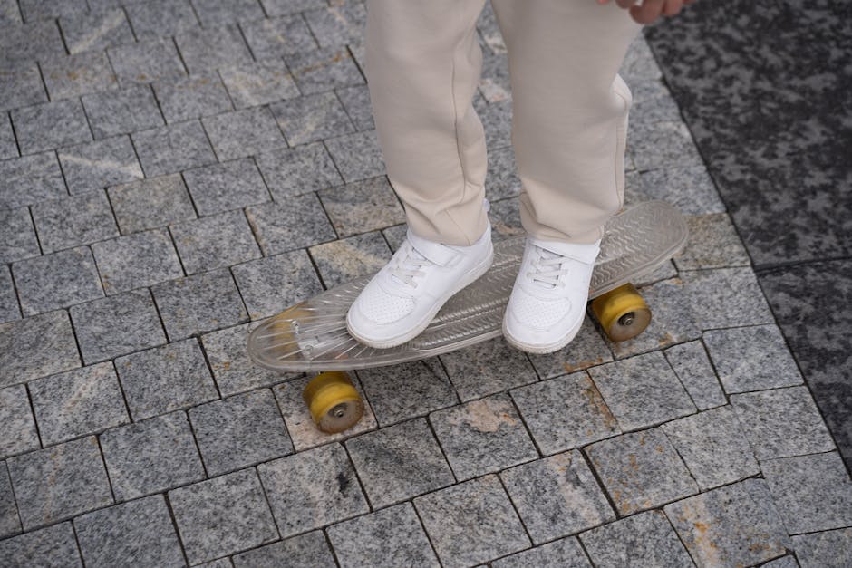 weiße Stoffschuhe sauber bekommen